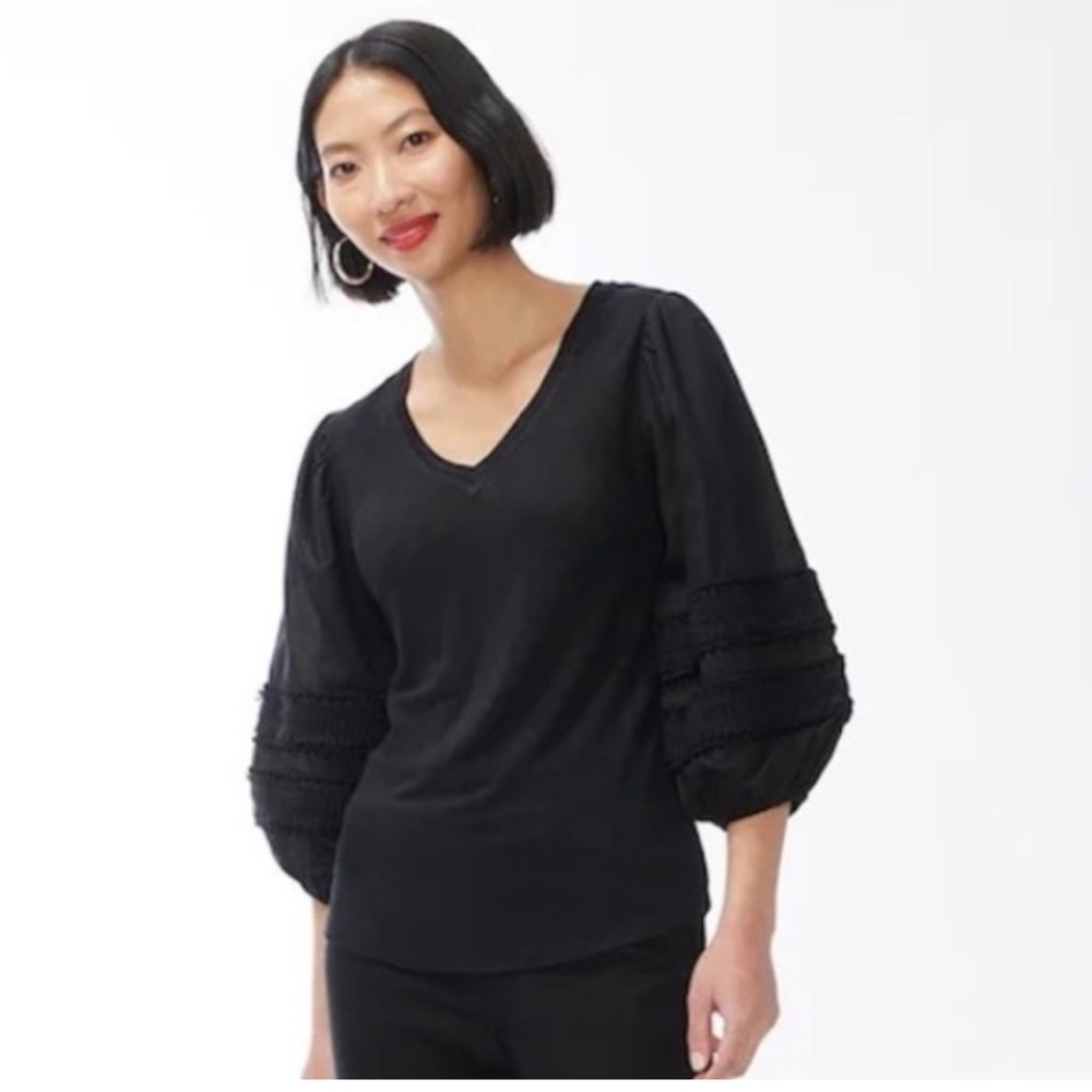 Chico’s
Linen Pom Sleeve Tee size 2. 3/4 sleeves length